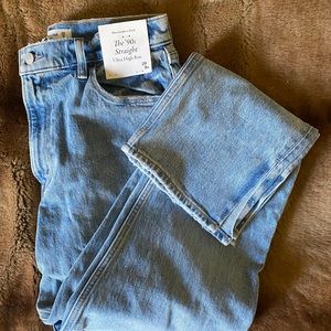 Abercrombie & Fitch 90’s Ultra High Rise Straight Jeans- Light Wash, 29 Regular